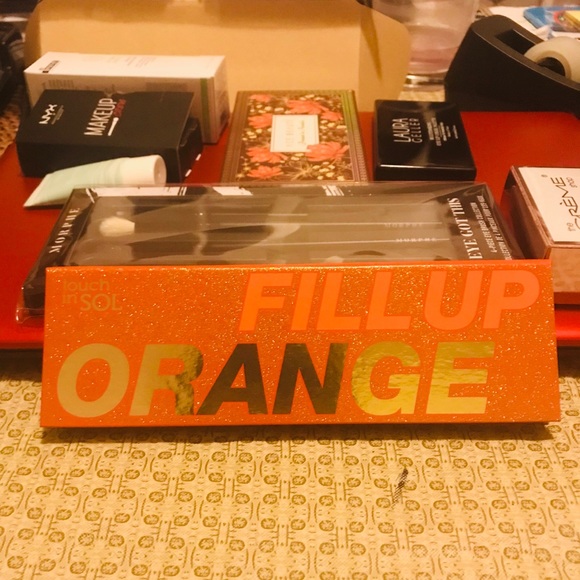🧡Eyeshadow pallet🧡 - Picture 4 of 7